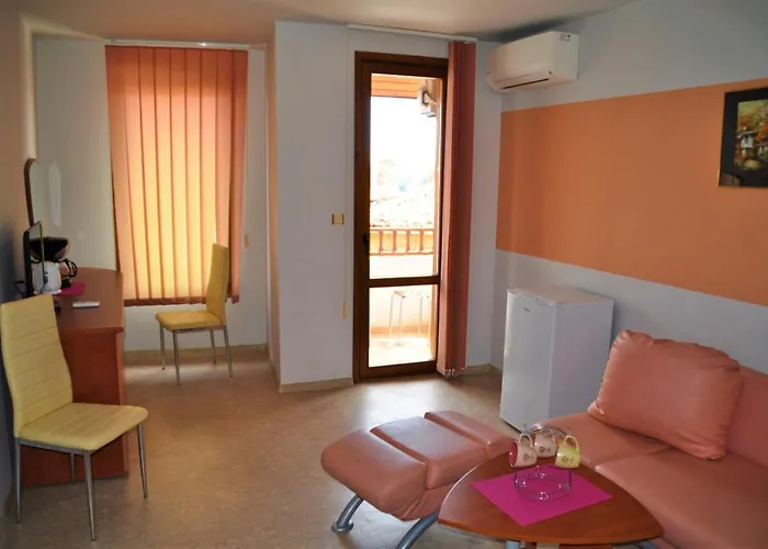 House Dimitrovi Πανσιόν 3*