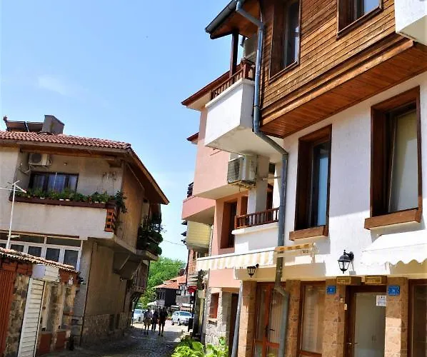 House Dimitrovi Πανσιόν