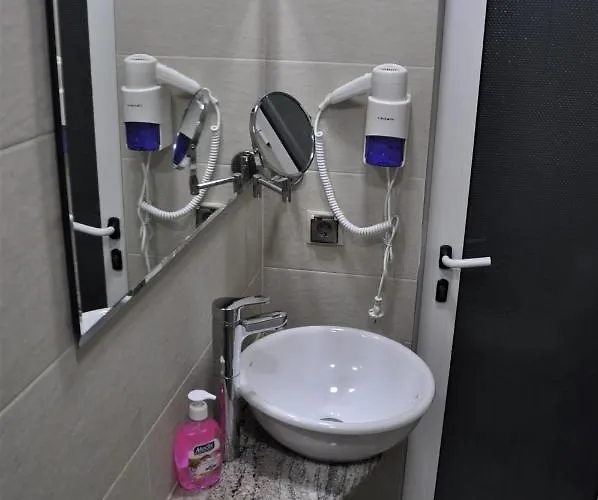 House Dimitrovi Πανσιόν 3*