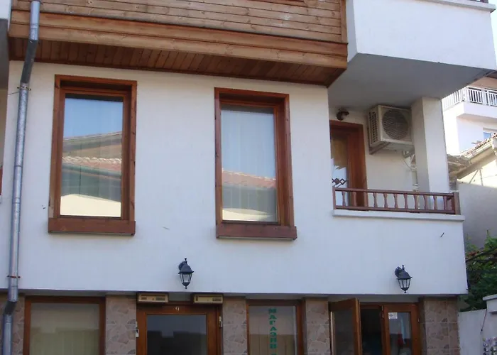 House Dimitrovi Πανσιόν